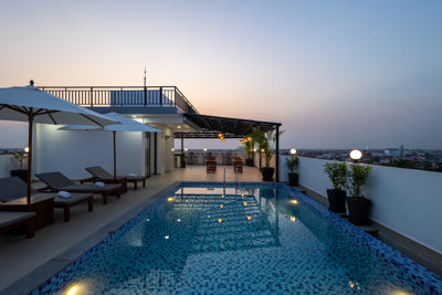 Rooftop Swimming Pool and City View